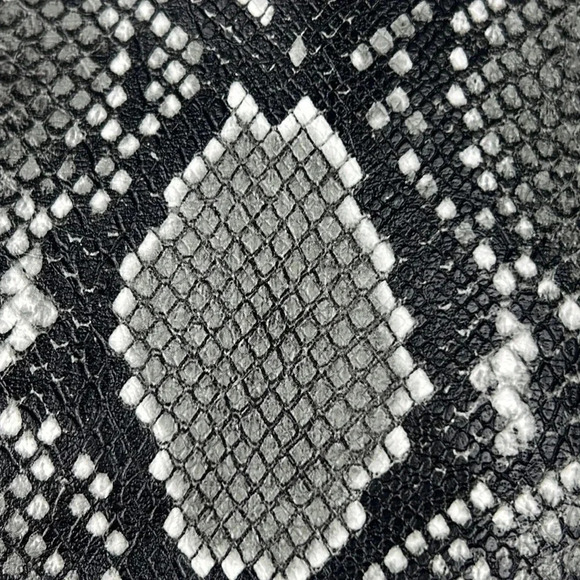 Thread & Supply Vegan Leather Snakeskin Print Zip Front Skirt Size XL NWT Black - Picture 5 of 14